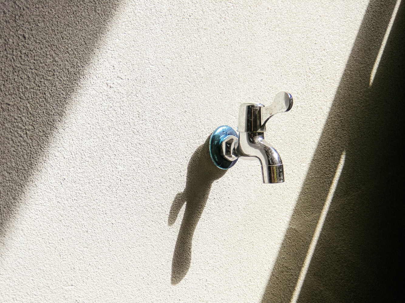 Plumbing Pipe Knocking Long Beach plumber